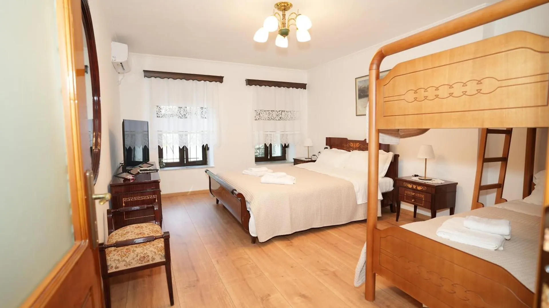 فندق Amalia'S House Gjirokastër 0*,